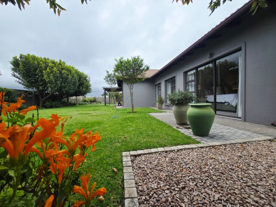 3 Bedroom Property for Sale in Earls Court Lifestyle Estate Western Cape